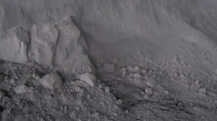 磁铁矿粉的颜色和光泽有何特点